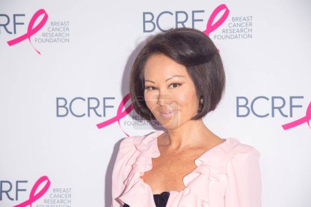 Foto de 20 de octubre de 2023 - Nueva York, Estados Unidos: Alina Cho asiste al Simposio y amplificador de la Breast Cancer Research Foundation (BCRF) de Nueva York; Almuerzo de premios - Imagen libre de derechos