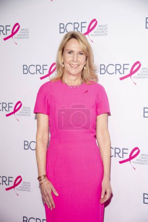 Foto de 20 de octubre de 2023 - Nueva York, Estados Unidos: Donna McKay, presidenta y directora ejecutiva de BCRF, asiste al Simposio y amplificador de la Breast Cancer Research Foundation (BCRF) de Nueva York; Almuerzo de premios - Imagen libre de derechos