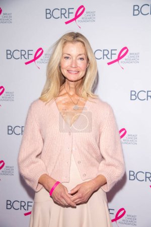 Téléchargez les photos : 20 octobre 2023 - New York, États-Unis : Simone Winston participe au symposium et à l'amphithéâtre de la Breast Cancer Research Foundation (BCRF) à New York ; Déjeuner de remise des prix - en image libre de droit