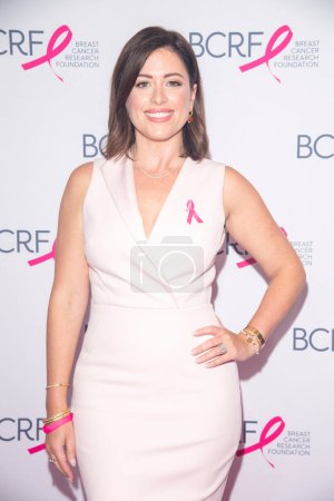Téléchargez les photos : 20 octobre 2023 - New York, États-Unis : Chloe Melas assiste au symposium et à l'amphithéâtre de la Breast Cancer Research Foundation (BCRF) à New York ; Déjeuner de remise des prix - en image libre de droit