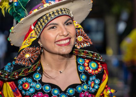 Foto de 22 de octubre de 2023 - Queens, Nueva York, Estados Unidos: El Desfile Boliviano de Queens NYC 2023. El Desfile de Reinas Bolivianas NYC 2023 es un vibrante evento comunitario que muestra la cultura boliviana y honra los logros de los bolivianos. - Imagen libre de derechos
