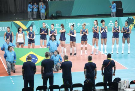 Téléchargez les photos : SANTIAGO (Chili), 22 / 10 / 2023 - Match de volleyball féminin entre le Brésil et l'Argentine à l'aréna Higgins Park, lors des Jeux panaméricains de 2023 à Santiago, Chili. Le Brésil a gagné 3-0. - en image libre de droit