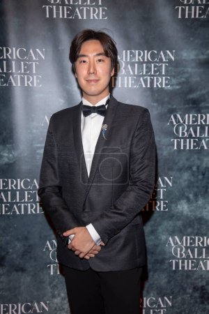 Foto de 24 de octubre de 2023 - Nueva York, Estados Unidos: Sung Woo Han asiste a la Gala de Otoño del American Ballet Theatre en el David H. Koch Theater en Lincoln Center el 24 de octubre de 2023 en la ciudad de Nueva York. - Imagen libre de derechos