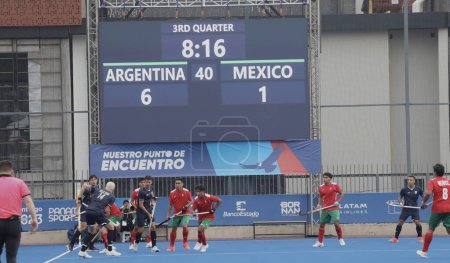 Foto de SANTIAGO, CHILE - 25 de octubre de 2023: El partido 1 del grupo preliminar de hockey sobre hierba A de los Juegos Panamericanos de 2023, entre Argentina y México, terminó 10-1 a favor de Argentina - Imagen libre de derechos