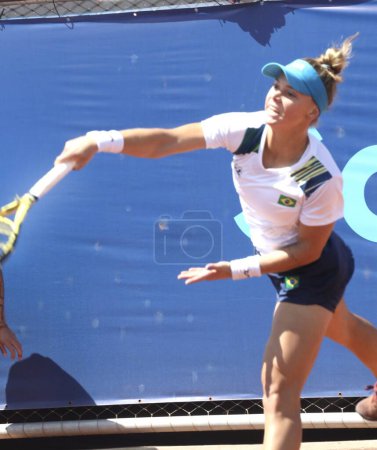 Photo for SANTIAGO, CHILE - October 26, 2023: Individual women's tennis final between Brazilian PIGOSSI Laura and Peruvian PEREZ Lucciana on court 2 of the Tennis Sports Center at the National Stadium, Santiago - Royalty Free Image