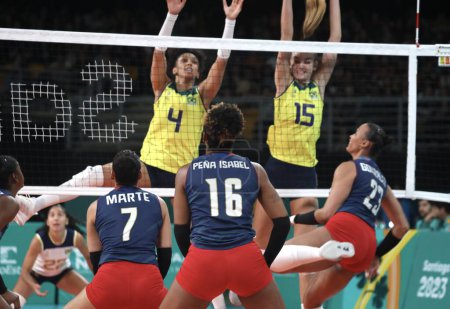 Photo for SANTIAGO, CHILE - October 26, 2023: Final of the women's volleyball team for the gold medal between Brazil and the Dominican Republic on the main court of Parque Arena O'Higgins in Santiago, Chile. The Dominican Republic team won 3-0 - Royalty Free Image