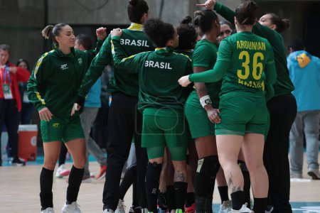 Téléchargez les photos : Vina del Mar (Chili), 28 / 10 / 2023 - Match entre le Brésil et le Chili, qui se sont affrontés en demi-finale de handball féminin aux Jeux panaméricains. L'équipe brésilienne a gagné par le score de 30 x 10, le jeu - en image libre de droit