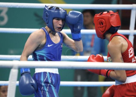 Photo for SANTIAGO (Chile), 10/27/2023 - Women's boxing final under 50kg for the 155 gold medal between Brazilian Barbosa De Almeida Caroline and American Lozano Jennifer at the Olympic Training Center during the 2023 Pan American Games - Royalty Free Image