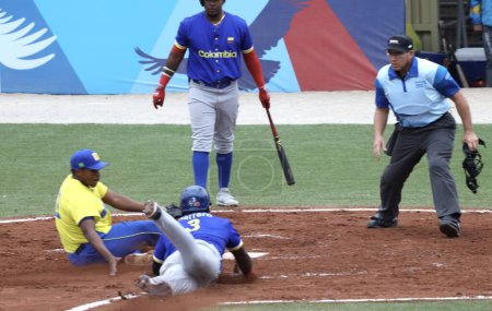 Téléchargez les photos : SANTIAGO (Chili), 28 / 10 / 2023 Finale de l "équipe nationale masculine de baseball entre le Brésil et la Colombie pour la médaille d'or au Centre de baseball et de softball lors des Jeux panaméricains de 2023 à Santiago, Chili. - en image libre de droit
