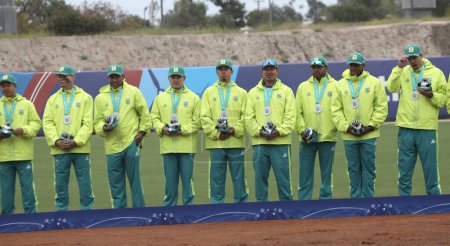 Téléchargez les photos : SANTIAGO (Chili), 28 / 10 / 2023 - CÉRÉMONIE / MÉDAILLE / BASEBALL - Cérémonie de remise des médailles pour la finale de l "équipe masculine de baseball avec la Colombie remportant l'or, le Brésil remportant l'argent et le Mexique remportant la médaille de bronze au Baseball and Softball Center - en image libre de droit
