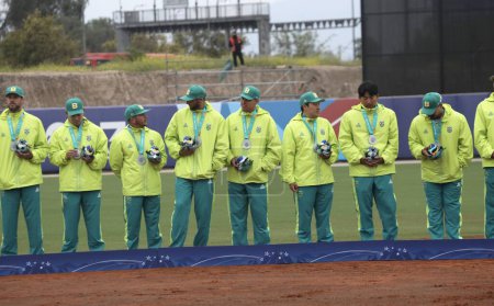 Téléchargez les photos : SANTIAGO (Chili), 28 / 10 / 2023 - CÉRÉMONIE / MÉDAILLE / BASEBALL - Cérémonie de remise des médailles pour la finale de l "équipe masculine de baseball avec la Colombie remportant l'or, le Brésil remportant l'argent et le Mexique remportant la médaille de bronze au Baseball and Softball Center - en image libre de droit