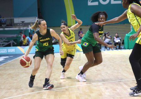 Photo for SANTIAGO (Chile), 10/29/2023 - Women's basketball team final for the gold medal between Brazil and Colombia at the Sports Center during the 2023 Pan American Games in Santiago, Chile. Brazil won 50-40 and takes gold - Royalty Free Image