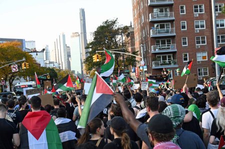 Photo for Protest against the bombing of the Gaza Strip by Israel. Crown Heights, Brooklyn, New York City. October 28th 2023. New York, U S A: Roughly, about a 2 and a half mile long of protesters marched from The Brooklyn Museum, in Crown Heights - Royalty Free Image