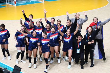Foto de Vina del Mar (Chile), 29 / 10 / 2023 - Partido entre Paraguay y Chile, que se enfrentaron el uno al otro por el bronce en el balonmano femenino en los juegos Panamericanos, Paraguay ganó la selección de Chile del equipo local - Imagen libre de derechos