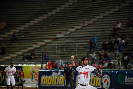 Photo for MARACAIBO, VENEZUELA - 31/10/2023: Aguilas Cibaenas vs Tubaroes baseball match - Royalty Free Image