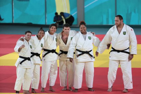 Foto de Santiago (Chile), 31 / 10 / 2023 - Confrontación entre Brasil x Cuba en equipo judo, por la disputa de oro, en el contact center, en el Estadio Nacional de Chile donde se celebran los Juegos Panamericanos - Imagen libre de derechos