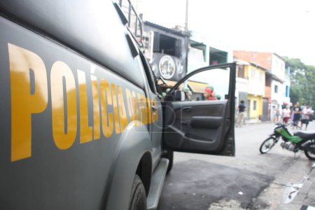 Téléchargez les photos : SAO PAULO, BRESIL - 31 / 10 / 2023 : L'armée a mené une opération avec le soutien de la police militaire dans la favela à Vila Nova Galvao, City Guarulhos, pour exécuter un mandat de perquisition lié aux armes manquantes - en image libre de droit