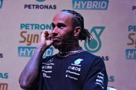 Photo for Sao Paulo, 01/11/2023 - Formula 1 drivers Lewis Hamilton and George Russel participated in a press conference promoted by Petronas at Palacio Tangara, south of Sao Paulo - Royalty Free Image