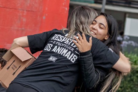 Téléchargez les photos : SAO PAULO (BRESIL), 02 / 11 / 2023 - Dans l'après-midi de ce jeudi (2 / 11), jour férié de la Toussaint, un groupe de partisans contre les abus des animaux se sont réunis pour réclamer justice pour la mort du chien Fox - en image libre de droit