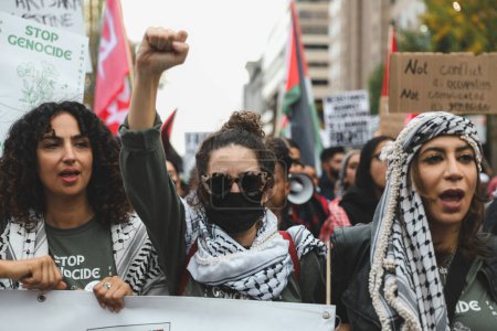 Téléchargez les photos : Manifestation palestinienne De Freedom Plaza à la Maison Blanche. 4 novembre 2023, New York, USA : Des manifestants palestiniens défilent de Freedom Plaza à la Maison Blanche pour protester contre les attaques israéliennes contre les Palestiniens - en image libre de droit