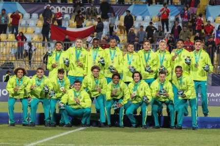 Foto de Vina del Mar, Chile - 11 / 04 / 2023: El equipo brasileño gana el oro, en un partido entre Brasil y Chile, en la final de los Juegos Panamericanos, en el Estadio Sausalito de Vina del Mar, este sábado 4 de noviembre de 2023 - Imagen libre de derechos