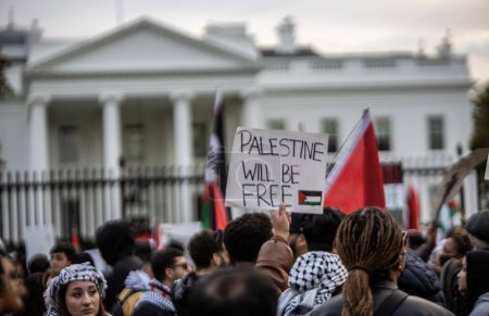 Photo for WASHINGTON DC (USA), 11/04/2023 - Pro-Palestinian protesters march in the streets of Washington DC until in front of the White House, protesting against the Israel-Hamas war. - Royalty Free Image