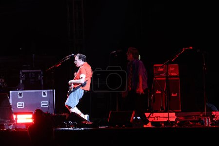 Foto de Sao Paulo (SP), Brasil 11 / 10 / 2023 - Espectáculo de apertura con la banda Irontom que abre para la banda Red Hot Chili Peppers, en el estadio Morumbi, este viernes, 10 de noviembre de 2023. - Imagen libre de derechos