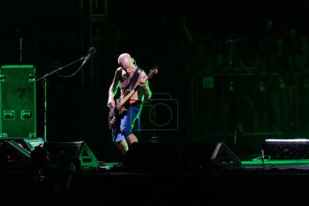 Foto de Sao Paulo (SP), Brasil 11 / 10 / 2023 - Espectáculo de la banda californiana Red Hot Chili Peppers como parte de la gira "Unlimited Love", en el estadio Morumbi, en Sao Paulo, por la noche este viernes, 10 de noviembre de 2023. - Imagen libre de derechos