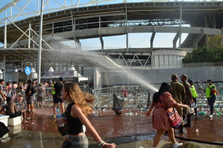 Photo for Rio de Janeiro (RJ), Brazil 11/18/2023 - Fans of singer Taylor Swift suffer from colossal heat as they await the show to be held today at the Engenhao stadium in the north of Rio de Janeiro . - Royalty Free Image