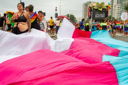 Téléchargez les photos : Rio de Janeiro (RJ) Brazil19 / 11 / 2013 - 28e défilé LGBTI + Rio Pride a eu lieu ce dimanche (19), à Copacabana, zone sud de Rio de Janeiro, L'événement, organisé par Grupo Arco-Iris, contacté huit trios électriques. - en image libre de droit