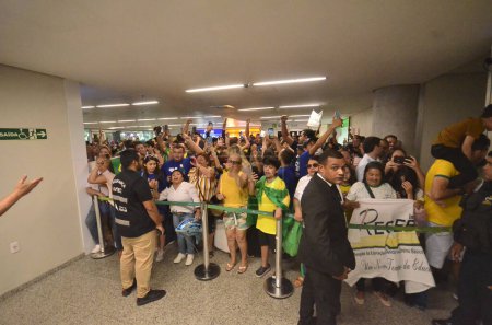Foto de NATAL (RN), Brasil 30 / 11 / 2023 - El ex presidente de Brasil, Jair Bolsonaro, aterrizó en el Aeropuerto Internacional de Natal, este jueves (30), visitó partes de la ciudad y se reunió con los partidarios. - Imagen libre de derechos