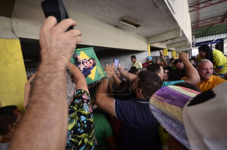 Foto de NATAL (RN), Brasil 01 / 12 / 2023 - El ex presidente de Brasil, Jair Bolsonaro, tomó café en Centrais de Abastecimentos do RN S / A (CEASA _ RN), luego participó en el lanzamiento de la Academia Conservadora y la Al final del día - Imagen libre de derechos