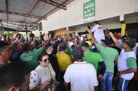 Foto de NATAL (RN), Brasil 01 / 12 / 2023 - El ex presidente de Brasil, Jair Bolsonaro, tomó café en Centrais de Abastecimentos do RN S / A (CEASA _ RN), luego participó en el lanzamiento de la Academia Conservadora y la Al final del día - Imagen libre de derechos