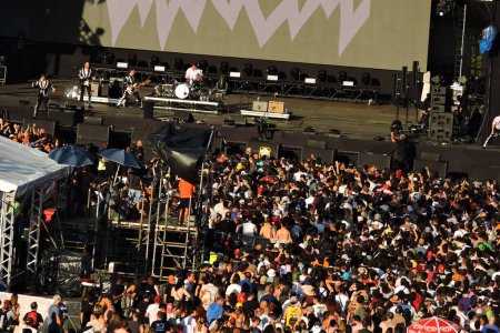 Foto de Sao Paulo (SP), Brasil 12 / 02 / 2023 - The Banda The Hives tocaron en el escenario Corona en Primavera Sound este sábado por la tarde (02) en el Autodromo de Interlagos. - Imagen libre de derechos