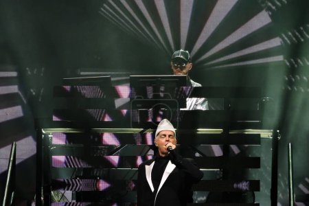 Foto de Sao Paulo (SP), Brasil 02 / 12 / 2023 - El dúo Pet Shop Boys puso de pie al público en el Palco Barcelona el sábado por la noche, el primer día de Primavera Sound en el Autodromo de Interlagos. - Imagen libre de derechos