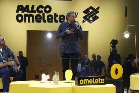 Foto de Sao Paulo (SP), Brasil 12 / 01 / 2023 - Este mega elenco de NETFLIX - REBEL MOON - Charlie Hunnam, Staz Nair y Djimon Hounsou participan en un evento en el escenario de Omelete en el segundo día de la 10ª edición de Comic Con Experience - Imagen libre de derechos
