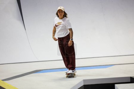 Foto de Sao Paulo (SP), Brasil 12 / 02 / 2023 Pamela Rosa en la final de la Liga Mundial de Street Skate, el Campeonato Mundial de Super Corona SLS, clasificatoria femenina para la final del Super Crown SLS Skateboard - Imagen libre de derechos