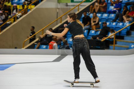Foto de Sao Paulo (SP), 12 / 02 / 2023 - Paige Heyn en la final de la Liga Mundial de Street Skate, el Campeonato Mundial de Super Corona SLS, clasificador femenino para la final de la Super Corona SLS Skateboard en la tarde de este Saturda - Imagen libre de derechos