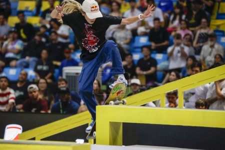 Foto de Sao Paulo (SP), Brasil 12 / 02 / 2023 - Chloe Covell en la final de la Liga Mundial de Street Skate, el Campeonato Mundial de Super Corona SLS, clasificatoria femenina para la final del Super Crown SLS Skateboard - Imagen libre de derechos