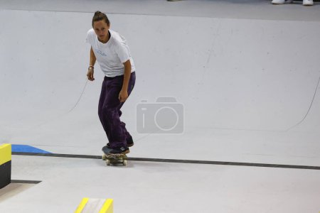 Foto de Sao Paulo (SP), Brasil 12 / 02 / 2023 - Marina Gabriela en la Final de la Liga Mundial de Street Skate, el Campeonato Mundial de Super Corona SLS, clasificatoria femenina para la final del Super Crown SLS Skateboard - Imagen libre de derechos