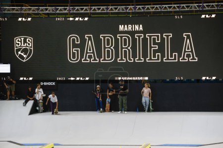 Foto de Sao Paulo (SP), Brasil 12 / 02 / 2023 - Marina Gabriela en la Final de la Liga Mundial de Street Skate, el Campeonato Mundial de Super Corona SLS, clasificatoria femenina para la final del Super Crown SLS Skateboard - Imagen libre de derechos