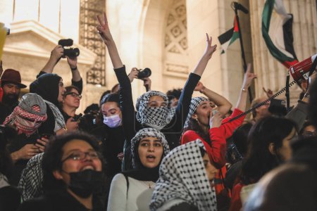 Photo for Palestinians Protest From Moynihan Station to The New York Public Library. November 17, 2023, New York, USA: Palestinian protestors march from Moynihan Station to the New York Public Library to protest against Israels attacks - Royalty Free Image