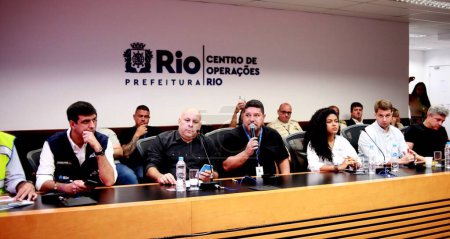 Téléchargez les photos : RIO DE JANEIRO (RJ), 26 / 12 / 2023 - Conférence de presse du Président de Rio TUR, Renan Costa pour le Nouvel An 2023 à Copacabana, Rio de Janeiro - en image libre de droit