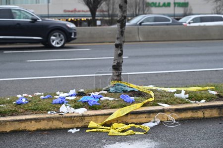 Photo for Road rage stabbing in Paramus, New Jersey. December 28, 2023, Paramus, New Jersey, USA: Police are searching for a vehicle and its driver, after the driver stabbed another driver in a road rage incident on Route 4 Eastbound. - Royalty Free Image