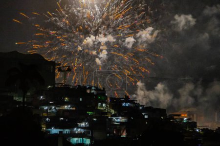 Foto de Río de Janeiro (RJ) 01 / 01 / 2024- El Complejo Alemán (CPX), ubicado en la zona norte de Río de Janeiro, tuvo la mayor quema de fuegos artificiales de la historia. - Imagen libre de derechos