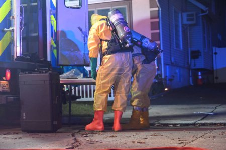 Photo for HAZMAT units respond to a home in Ridgefield Park, New Jersey. December 29, 2023, Ridgefield Park, New Jersey, USA: HAZMAT suited up and responded to 23 4th Street in Ridgefield Park, Friday for a report of a suspicious substance by the garbage - Royalty Free Image
