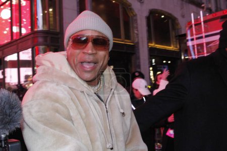 Photo for LL COOL J Performs at New Year's Eve at Times Square. December 31, 2023, New York, USA: LL COOL J performs live at New Year's Eve at Times Square to the delight of fans. - Royalty Free Image