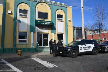 Téléchargez les photos : L'imam a tiré et grièvement blessé dans une fusillade devant la mosquée Masjid Muhammad à Newark, dans le New Jersey. 3 janvier 2024, Newark, New Jersey, États-Unis : Vers 6 h 16 mercredi matin, la police a répondu à l'appel d'un homme abattu - en image libre de droit