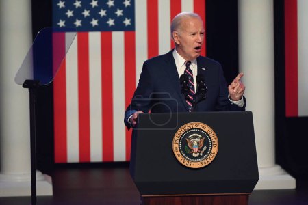 Foto de El presidente de Estados Unidos, Joe Biden, pronunció comentarios el 6 de enero de 2021 sobre el ataque al Capitolio de Estados Unidos en el Colegio Comunitario del Condado de Montgomery en Blue Bell, Pensilvania. 5 de enero de 2024, Blue Bell, Pennsylvania, EE.UU. - Imagen libre de derechos