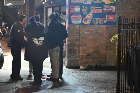 Photo for Convenience worker shot and killed in an attempted robbery in Chicago, Illinois. January 10, 2024, Chicago, Illinois, USA: Tuesday, January 9, 2024 in Chicago at approx. 10:16 pm CT, a 43-year-old male employee of a convenience store - Royalty Free Image